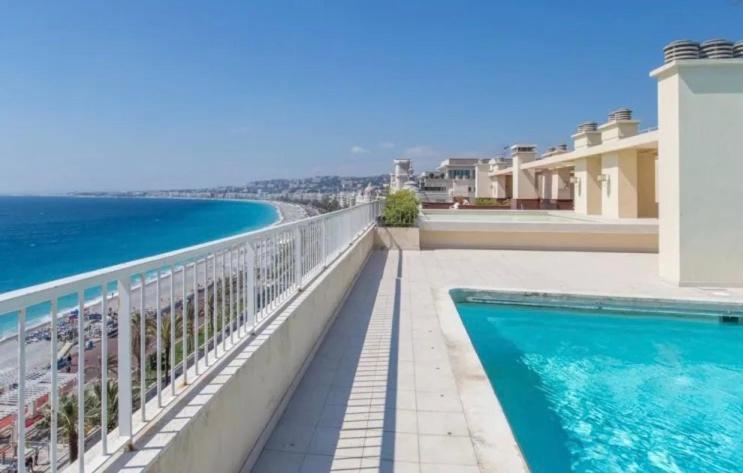 Le Royal, Spacious Seaside Apartment Rooftop And Pool Νίκαια Εξωτερικό φωτογραφία
